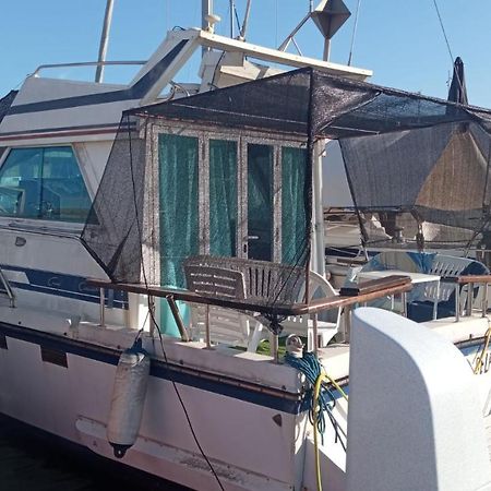 Encantador Barco En Barcelona Sant Adria de Besos Exteriér fotografie