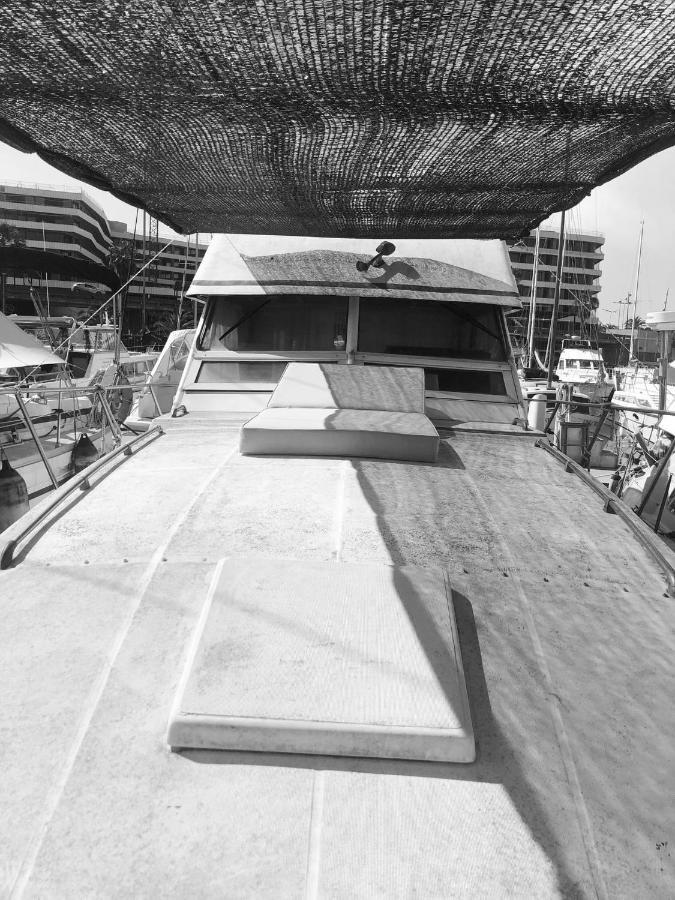 Encantador Barco En Barcelona Sant Adria de Besos Exteriér fotografie