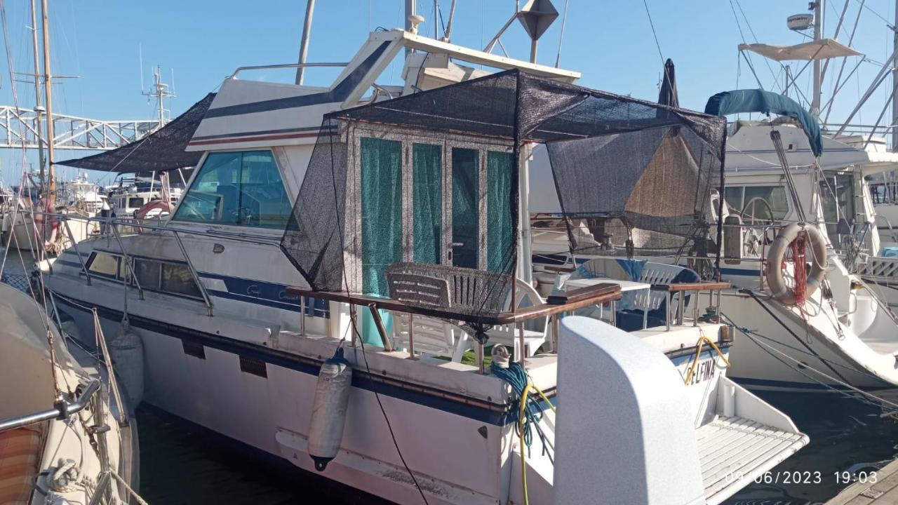 Encantador Barco En Barcelona Sant Adria de Besos Exteriér fotografie
